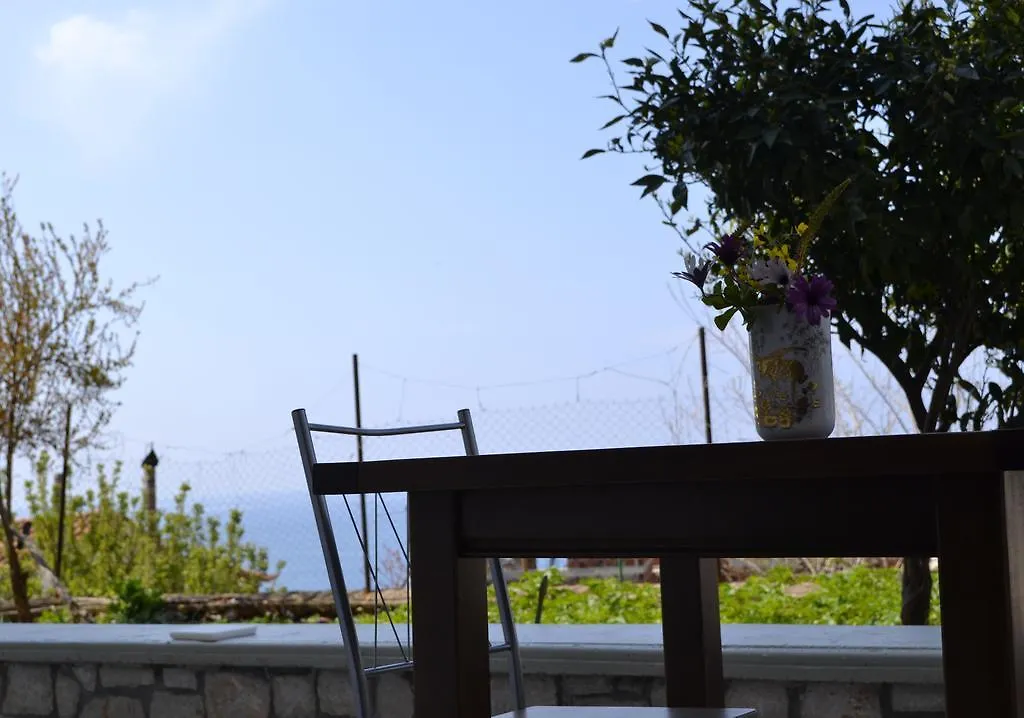 Riviera Rooms Himarë Frühstückspension